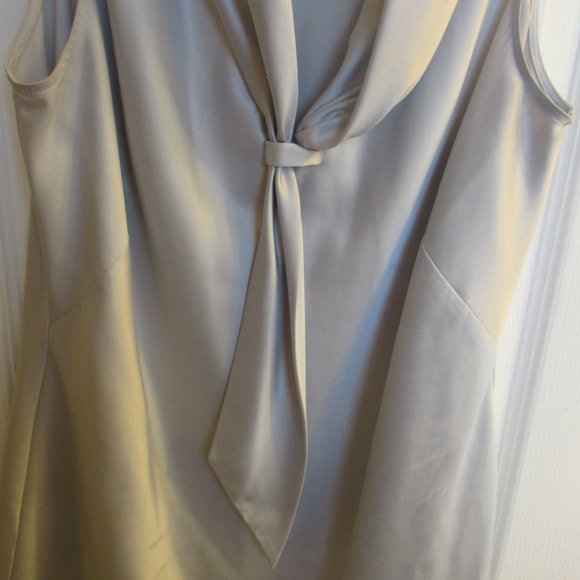 Ann Taylor Petites Grey Silky Shimmery Silver Sleeveless Top, size 8 - Picture 4 of 7